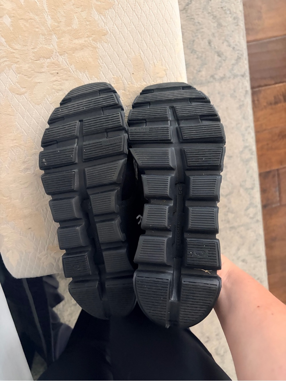 On Running women’s Athletic Cloud 6 Sneakers — Black - Picture 2 of 3